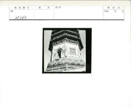 古老多层塔楼建筑细节特写.jpg
