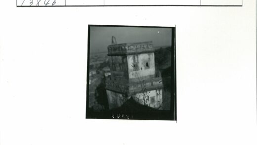 古老多层建筑与远景草地.jpg