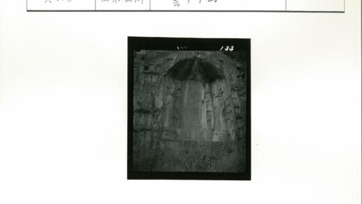古老岩石雕刻与自然景观.jpg