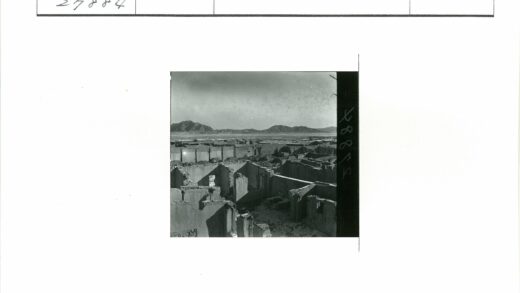 古老废墟与远山.jpg