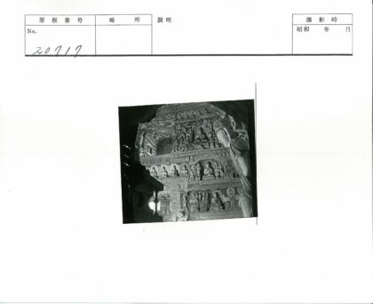 古老洞穴寺庙佛像石雕艺术.jpg
