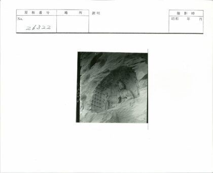 古老洞穴石雕佛像细节展示.jpg