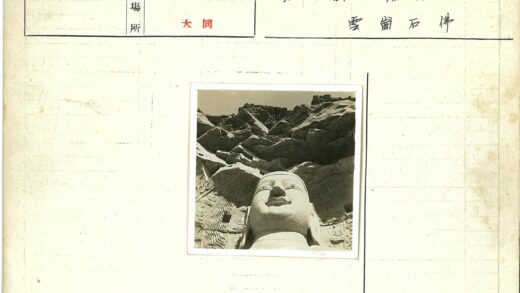 古老石像与山岩景观.jpg