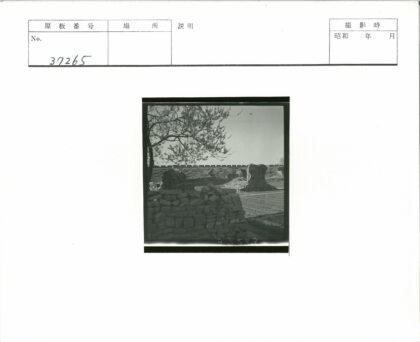 古老石墙废墟与晴空.jpg