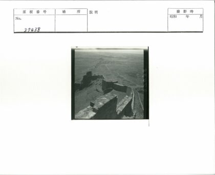 古老石墙沿山脊延伸.jpg