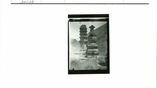 古老石建筑与开阔景观.jpg