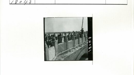 古老石桥与田野风光.jpg