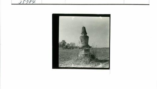 古老石碑田野风光.jpg