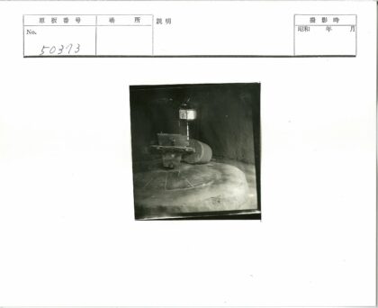 古老石磨室内昏暗光线.jpg