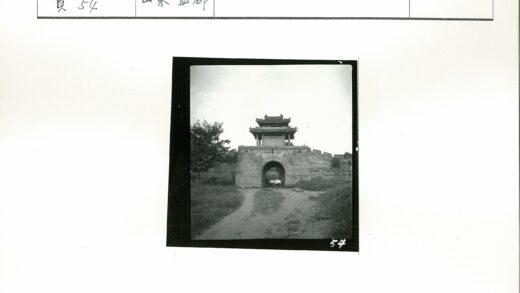 古老石门与宝塔顶小径.jpg