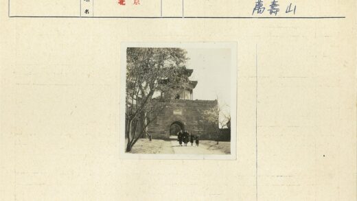古老石门拱形入口风景.jpg