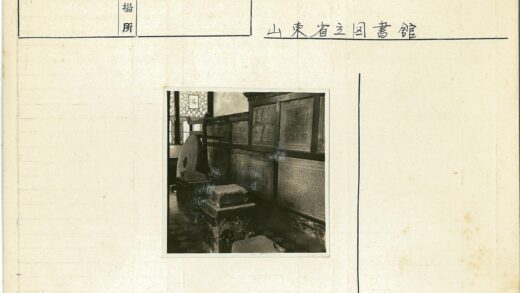 古老石雕与几何木窗室内景.jpg