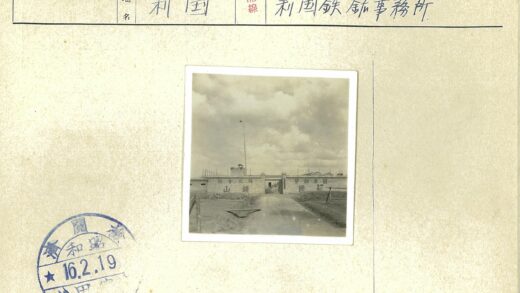 古老砖墙入口与塔建筑.jpg