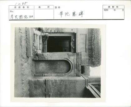古老砖拱门建筑立面细节.jpg