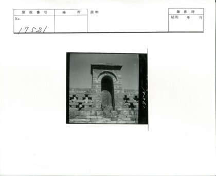 古老砖砌拱形石建筑.jpg