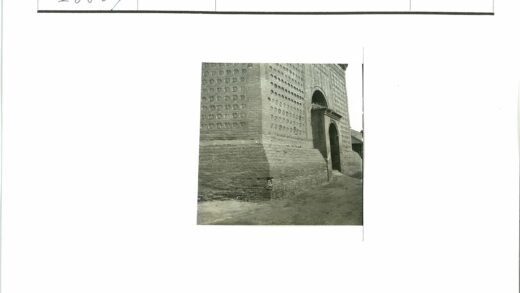 古老砖结构拱门雕刻建筑.jpg