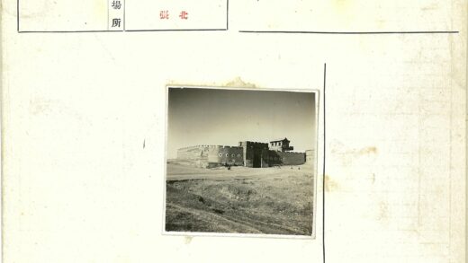 古老要塞大门与瞭望塔.jpg