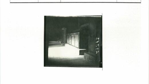 古老走廊石墙碑文特写.jpg