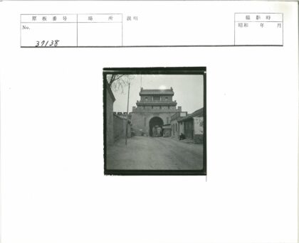 古街拱门传统建筑街景.jpg
