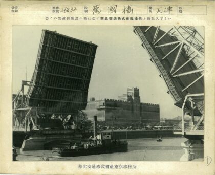 吊桥与塔楼建筑景观.jpg