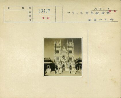 哥特式大教堂与宝塔建筑.jpg