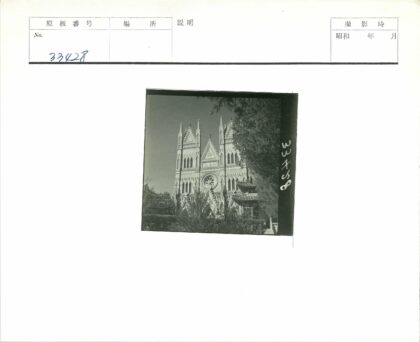 哥特式建筑尖顶景观.jpg