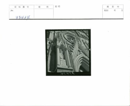 哥特式建筑立面石雕人物雕像.jpg