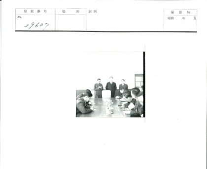 商务会议讨论现场.jpg