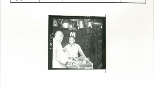 商店内的金属厨具展示.jpg