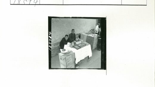 四人书房工作场景.jpg