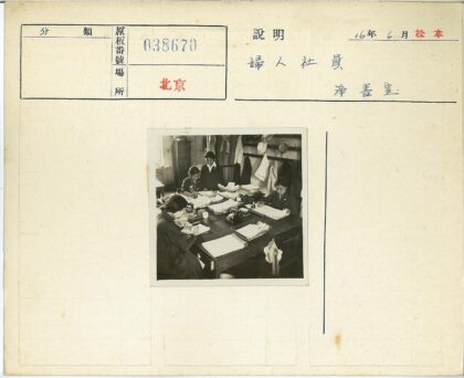 四人办公桌工作场景.jpg