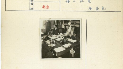 四人办公桌工作场景.jpg