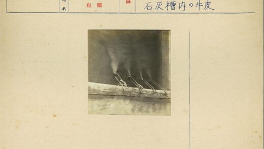 四根香烛冒烟排列.jpg