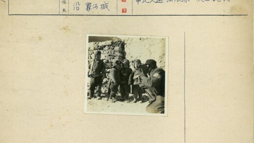 四童户外石墙合影.jpg