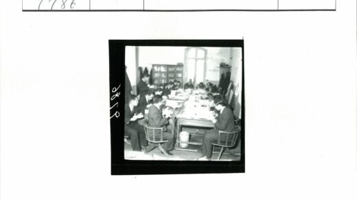 团队办公会议场景.jpg
