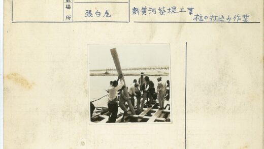 团队协作建造木筏近水围栏.jpg