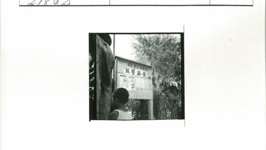 团队合影与布告板中文海报.jpg