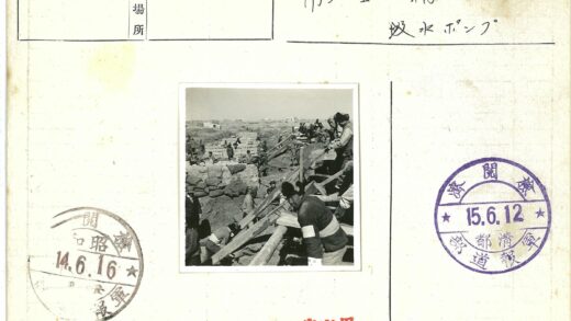 团队在沙地建造建筑.jpg