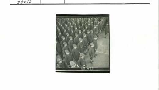 团队户外合影.jpg