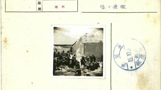 团队户外处理白色材料工作照.jpg