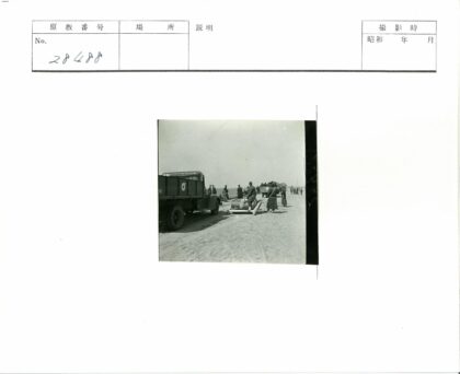 团队操作巨型圆柱体现场.jpg