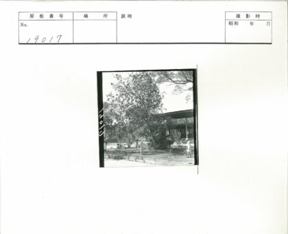 园艺活动与带顶棚门廊建筑.jpg