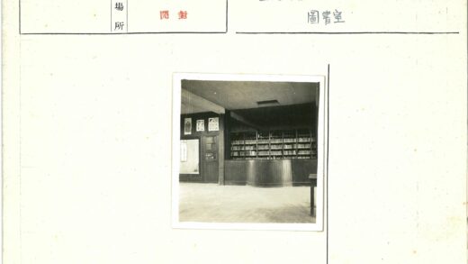 图书馆历史珍藏相框展示.jpg