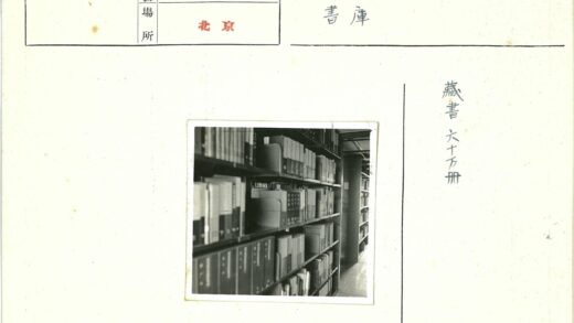 图书馆整洁书架通道照片.jpg