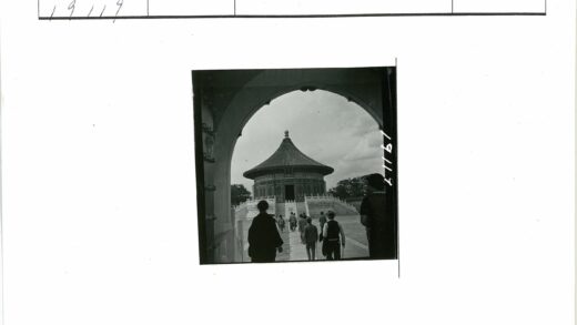 圆形华丽圆顶建筑与拱门景观.jpg