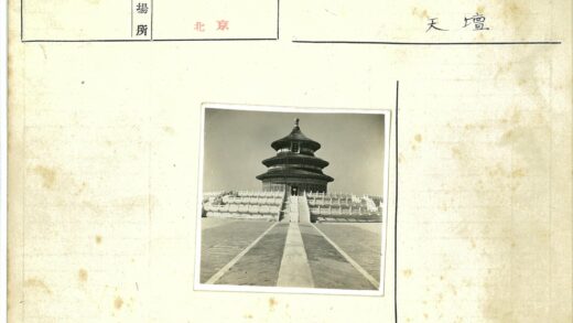 圆形寺庙阶梯屋顶与石栏杆景观.jpg
