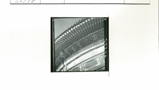圆形建筑装饰细节特写.jpg