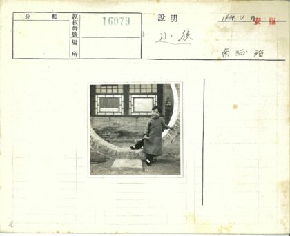 圆形砖拱内孩童与三窗.jpg