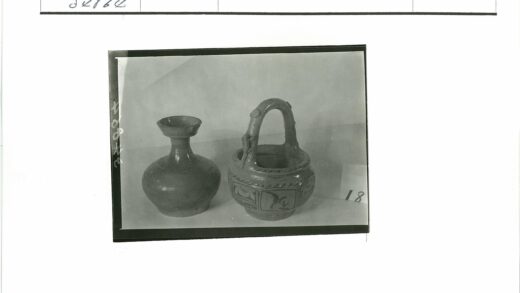 圆形窄颈喇叭口与带柄纹饰陶瓷容器.jpg