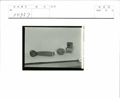 圆柱形物体与堆叠矩形容器.jpg
